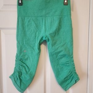 Lululemon In the Flow Crop III Sz 6 Ribbed Stretch Leggings Knee Length Rushed